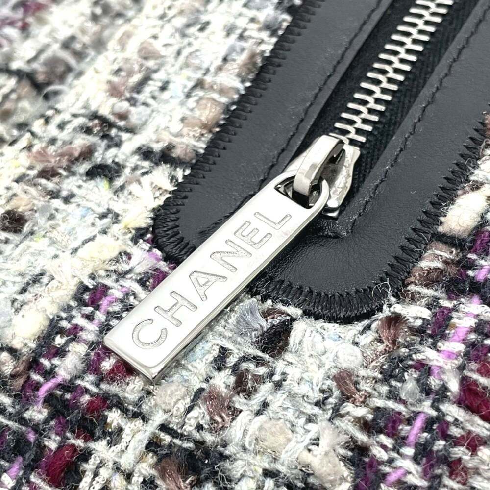 CHANEL Gray Shoulder Bag - Picture 8 of 12